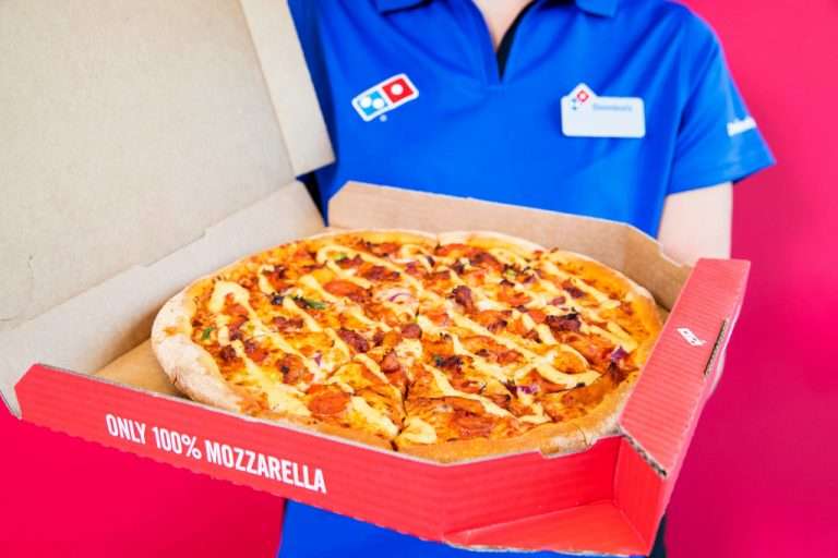 Франшизы Domino's Pizza предложат работникам зарплату в Биткоинах
