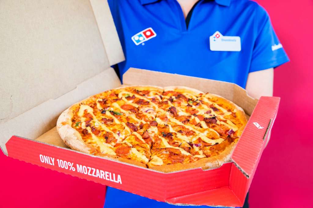 Франчайзи многих заведений Domino's Pizza в Нидерландах объявил сегодня о том, что его работники смогут выбрать оплату труда в биткоинах.
