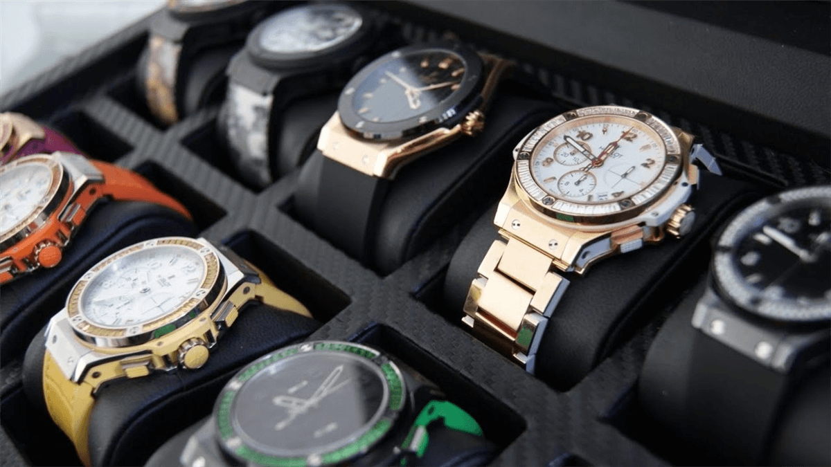 Как выбрать наручные часы в подарок?