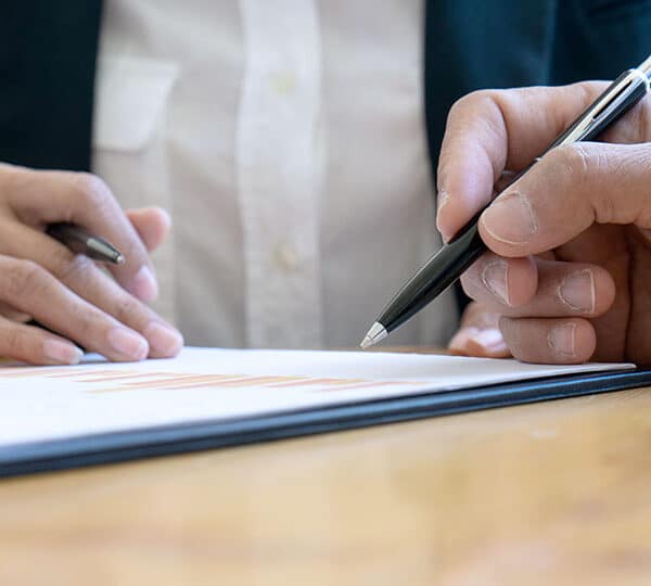 Обман на кладбище: как вернуть деньги за навязанные ритуальные услуги и взятки?