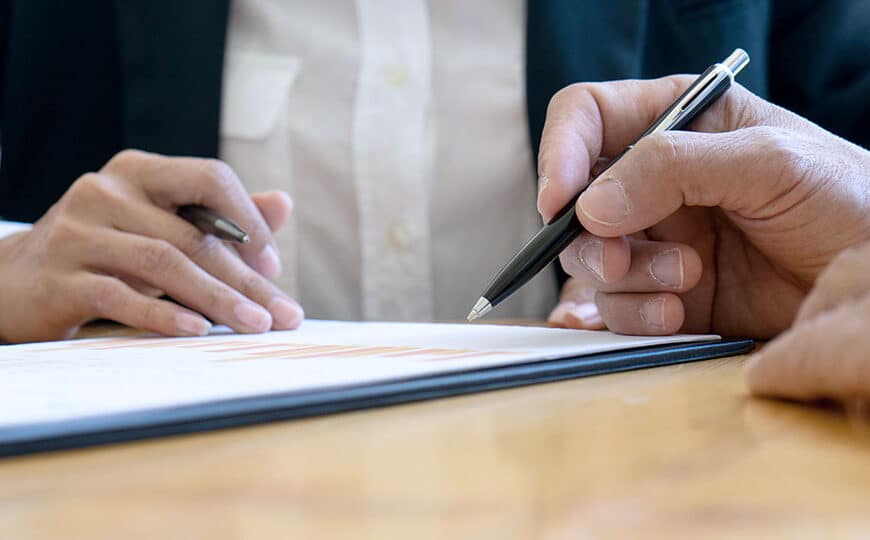 Обман на кладбище: как вернуть деньги за навязанные ритуальные услуги и взятки?