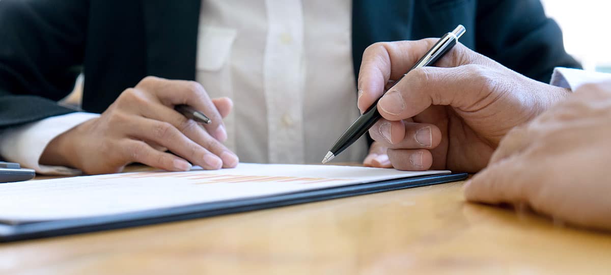 Обман на кладбище: как вернуть деньги за навязанные ритуальные услуги и взятки?