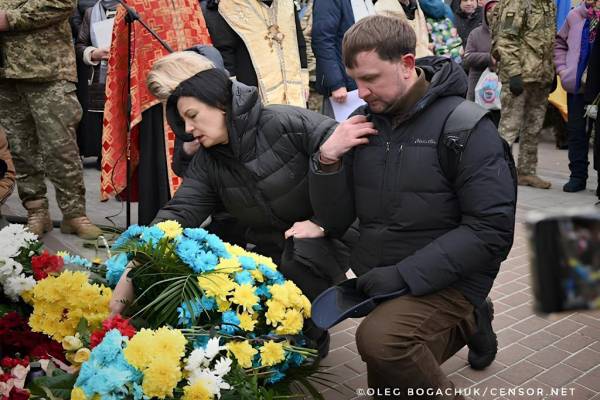 Розбудова української національної самобутності зміцнила країну. 9 Розбудова української національної самобутності зміцнила країну. 9