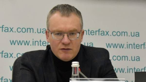 Нова влада повинна забезпечити продовження програм допомоги, подолати труднощі із резервуванням та підготуватися до холодів. 2