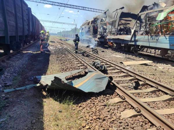 Головна 68 Росія вдарила по локомотиву та поїзд залізничному в Запорізькій області – Калашник
