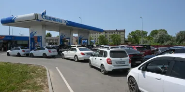 Росія подовжила заборону на вивезення бензину до кінця 2026 року.
