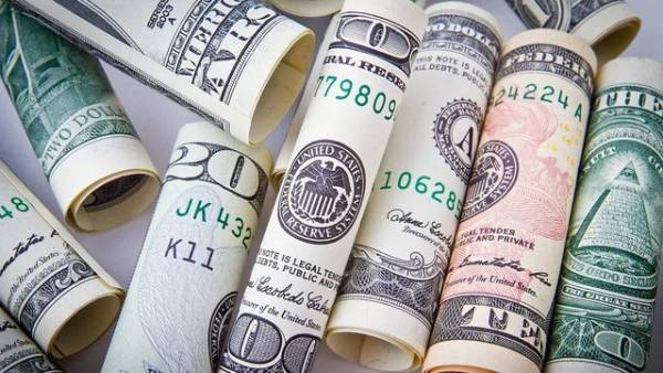 Вторгнення НБУ за тиждень знову перевищили 1 мільярд доларів, що стало п'ятим подібним випадком за останні шість тижнів. 15 Вторгнення НБУ за тиждень знову перевищили 1 мільярд доларів, що стало п'ятим подібним випадком за останні шість тижнів. 15