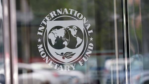 Колишні посадовці та фахівці звернулися до МВФ з проханням не наполягати на скасуванні коригувань щодо PEP