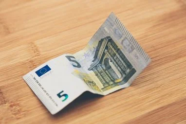 Головна 80 Фактична заробітна плата в Європейському Союзі досі не досягла показників 2021 року