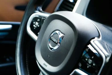 Volvo навчили автомобілі бачити небезпеку і попереджати інших учасників руху
