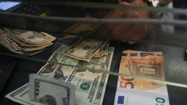 Податки на посилки, збитки банків та прогноз курсу: головні новини четверга 8 Податки на посилки, збитки банків та прогноз курсу: головні новини четверга 8