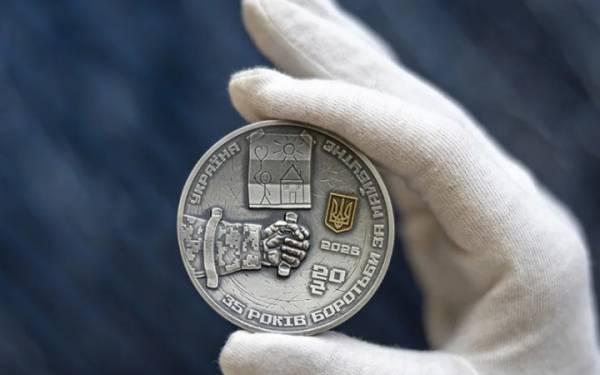 Нацбанк вшанував 35-річчя незалежності срібною монетою