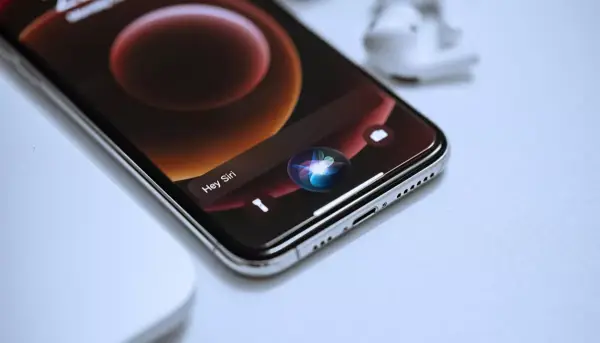Apple домовляється з медіа про контент для майбутньої Siri на штучному інтелекті