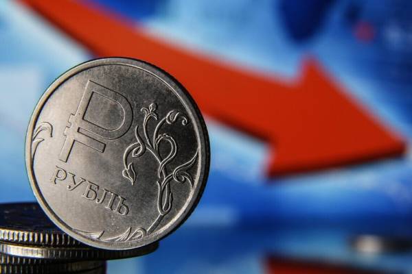 Росія девальвує рубль для поповнення бюджету