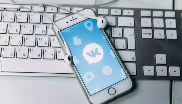 VK судиться з Apple через видалені додатки