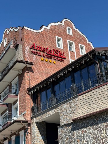 ФДМУ виставляє на продаж конфіскований готель AmstelSki в Буковелі