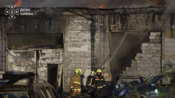 Пожежі на складах у Києві: вогонь охопив чотири райони міста