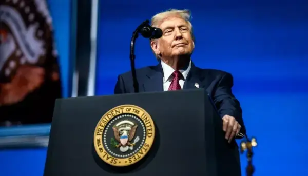 Трамп: хто контролює ШІ, той виграє, сповільнення розвитку не потрібне