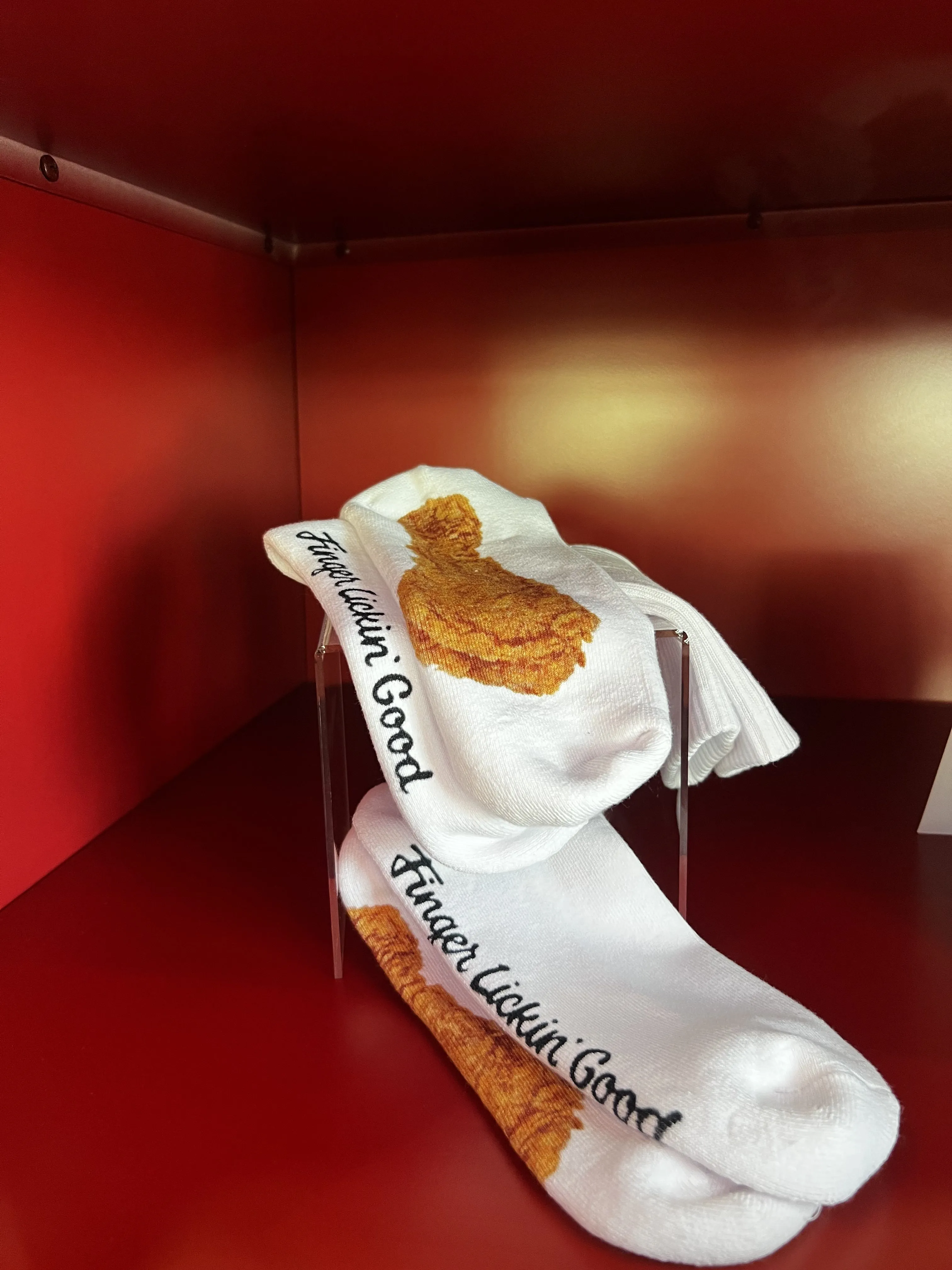 KFC пригощає сніданком, боба-чаєм та шкарпетками з куркою 8