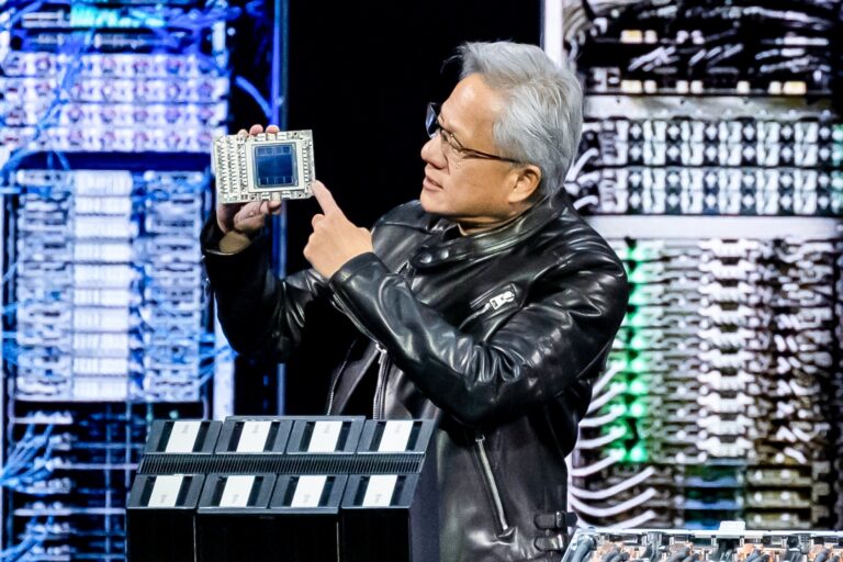 Amazon кидає виклик Nvidia з новим інструментом розробки TorchNeuron 9 Amazon кидає виклик Nvidia з новим інструментом розробки TorchNeuron 9