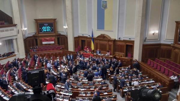 Рада скасувала пільгу на посилки до €150