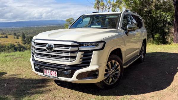 Toyota відкликає понад 100 тисяч позашляховиків Land Cruiser