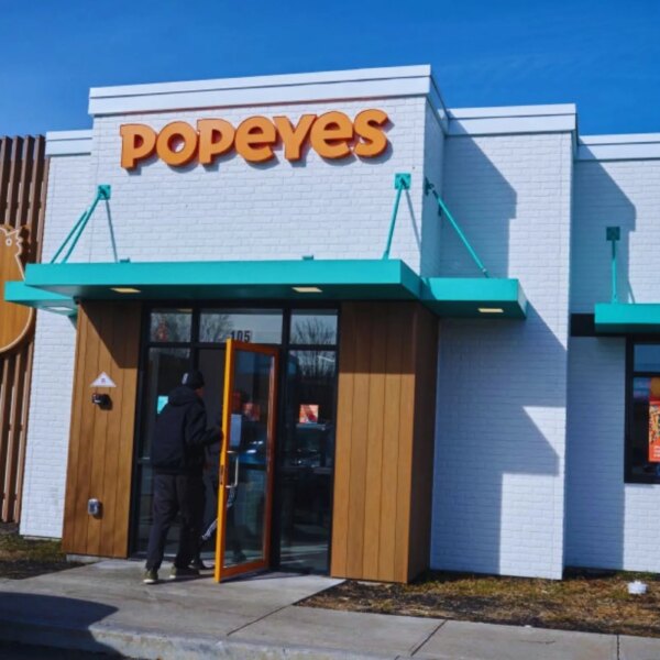 Popeyes та Buffalo Wild Wings прагнуть потрапити до ваших кухонних шаф